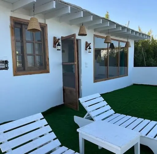 شاليه A Sunny Bohemian In